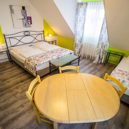 Hotel Gasthof Roessle Weingarten  Dış mekan fotoğraf