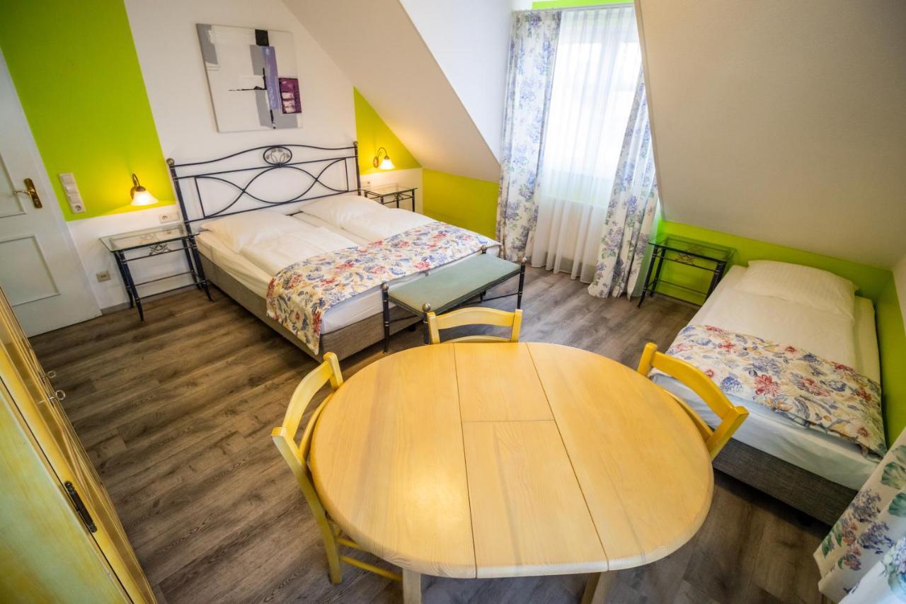 Hotel Gasthof Roessle Weingarten  Dış mekan fotoğraf