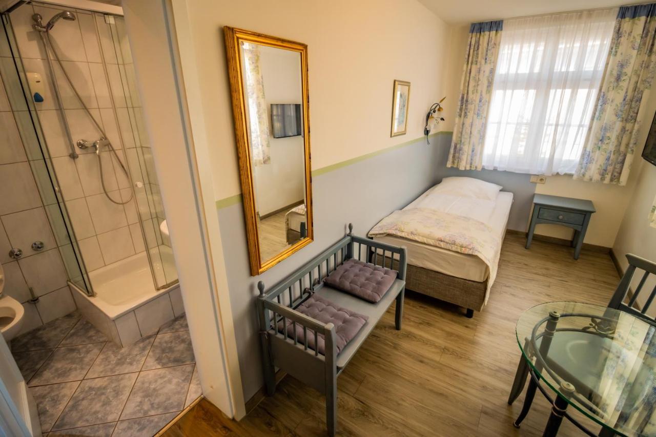 Hotel Gasthof Roessle Weingarten  Dış mekan fotoğraf